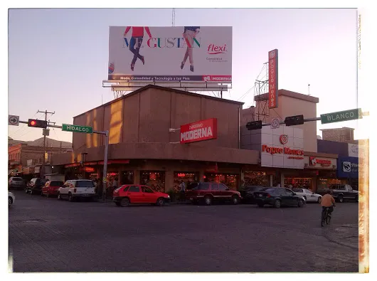 En la esquina de Hidalgo y Blanco se ponía un señor a vender deliciosas aguas...
