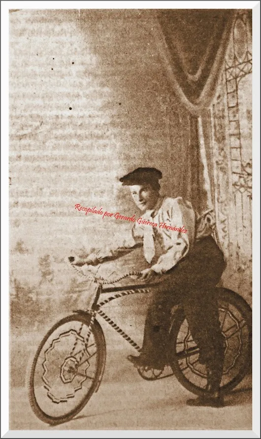 Fotos Curiosas CELEBRANDO LAS FIESTAS PATRIAS A DOS RUEDAS EN 1920 Pues ya l...