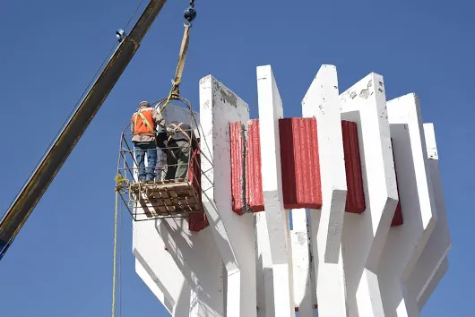 YA EMPEZÓ A SER RETIRADO EL TORREÓN MODERNO Sólo deseamos que si es retirado...