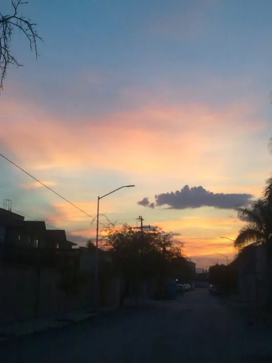 Puesta de sol No se vayan a burlar, pero como hace unos dias, una compañera d...