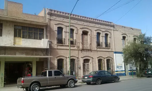 A una casa de distancia de la Lonchería Coahuila esta este edificio de buena ...